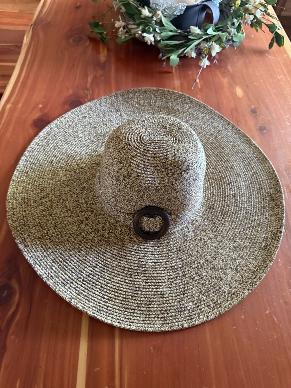 Milani sun hat with buckle look NWOT